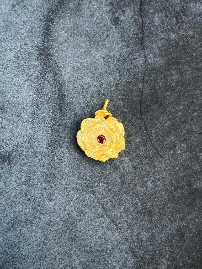 Garnet Pendant, Floral Necklace Gold, Simple Necklace, Gemstone Pendant For Mom, January Birthstone Pendant, Birthday Gemstone Necklace